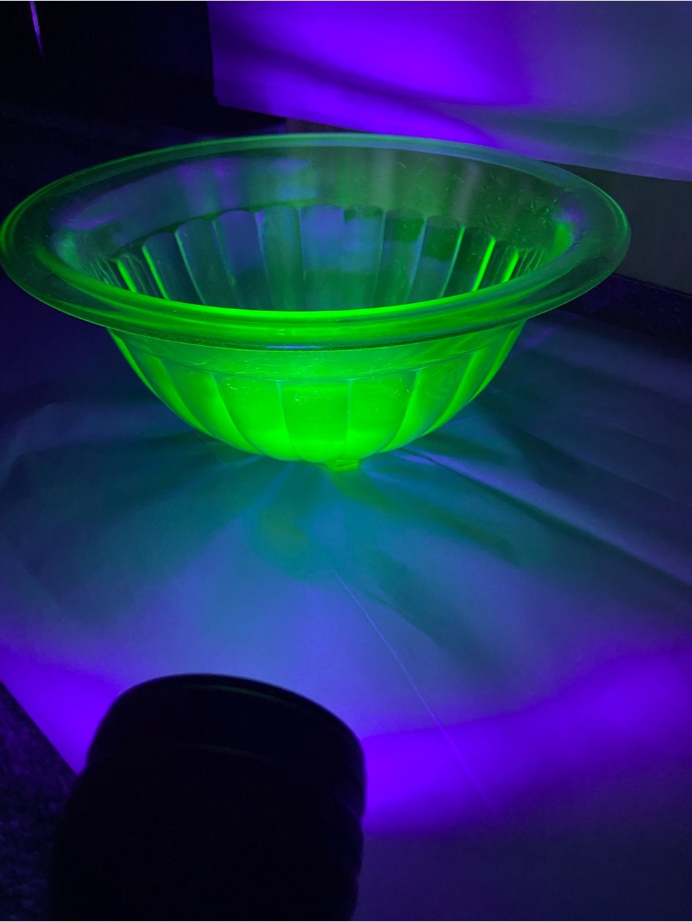 Vtg Hazel Atlas Green Depression Uranium Glass Ribbed Mixing Bowl 4-Footed Base